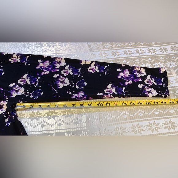 Capris  Women’s 3X-5X Elastic Waistband Nighttime Floral - Picture 6 of 6
